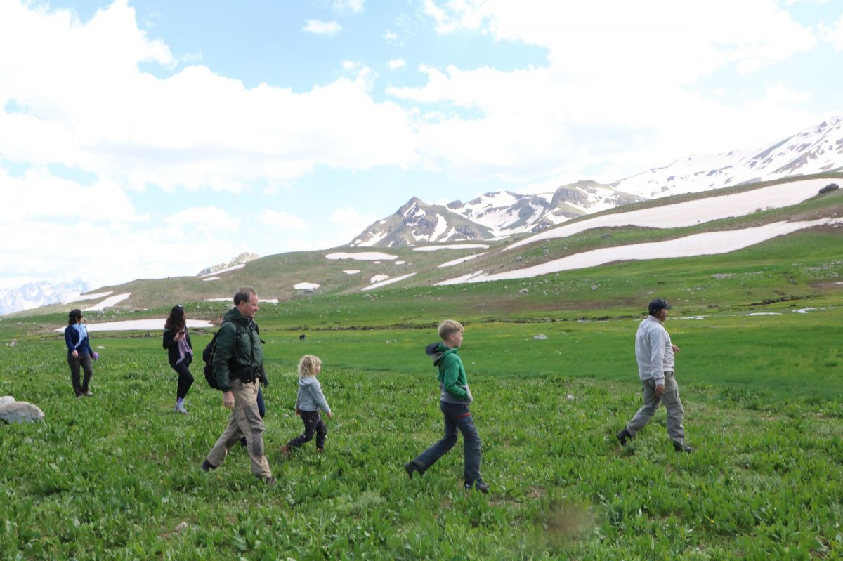 Hakkari'ye giden Alman coğrafyacı ve ailesi, doğaya hayran kaldı