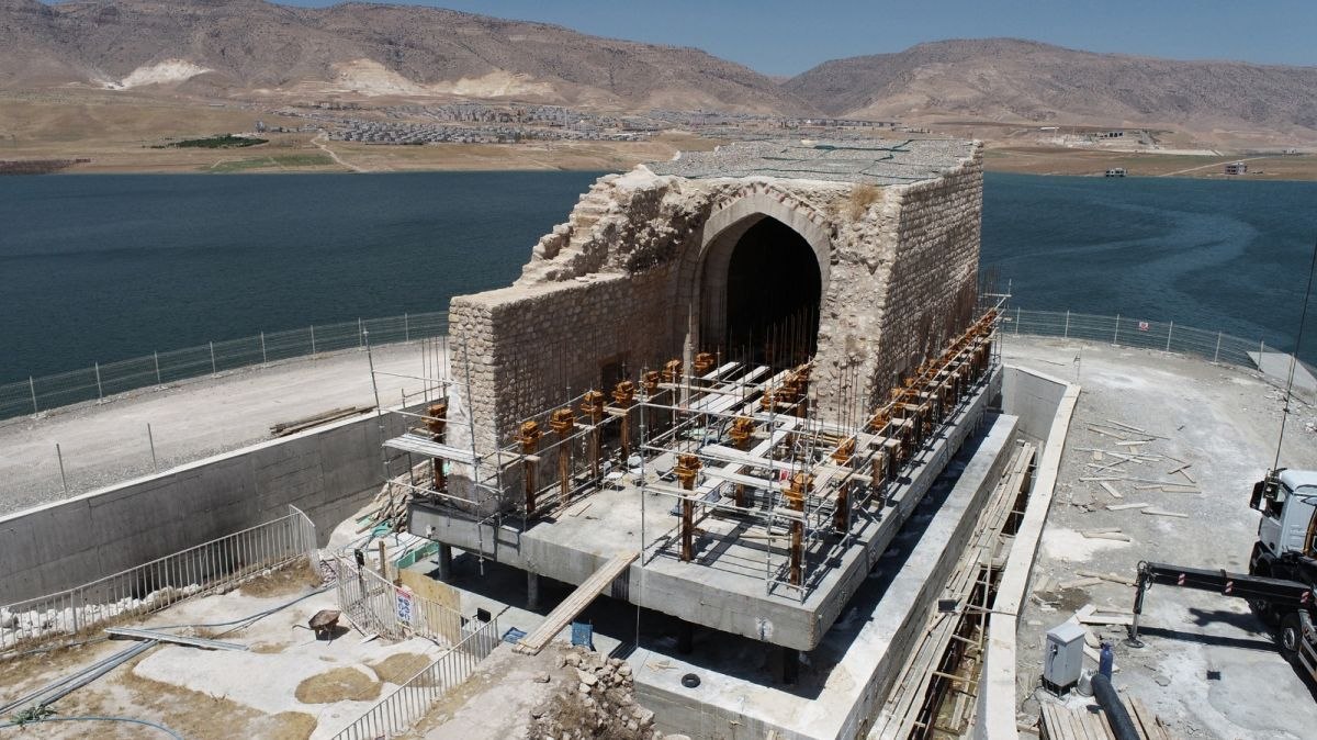 Batman'daki Hasankeyf sembolü Küçük Saray, 6 metre yükseldi