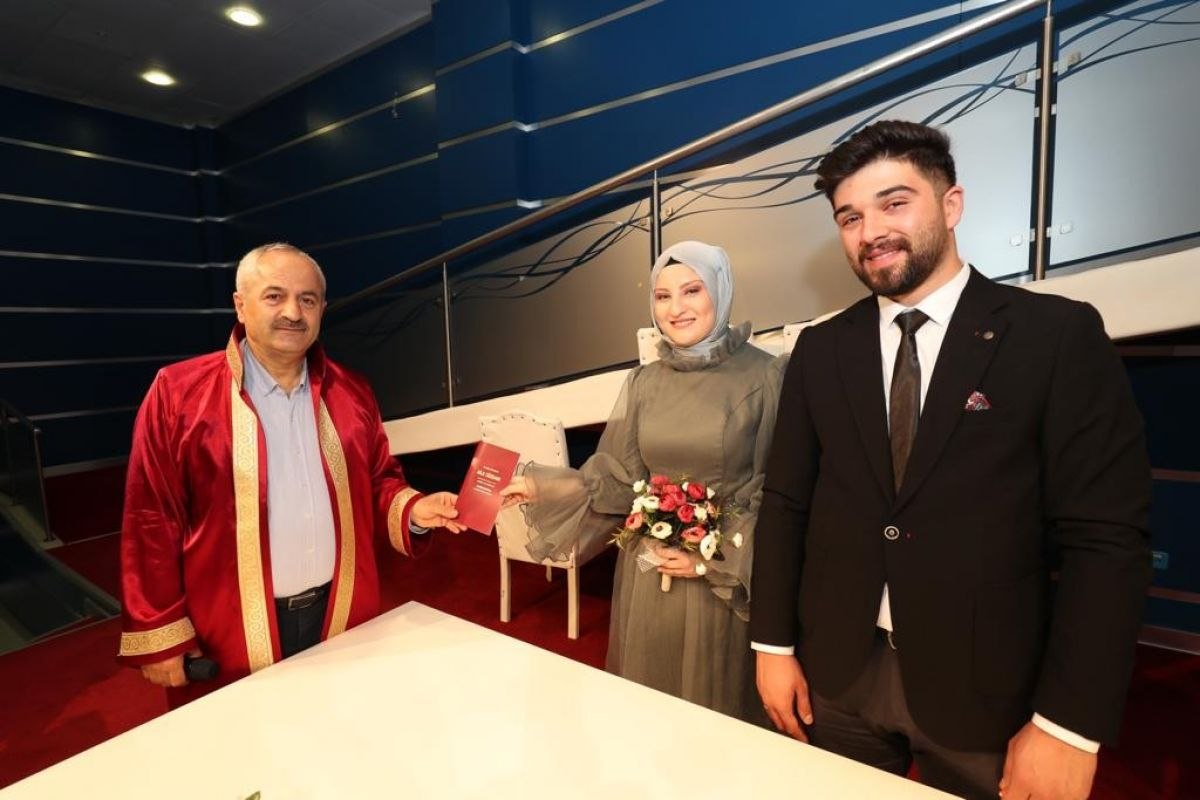 Kocaeli'de çiftler, nikah salonlarına akın etti