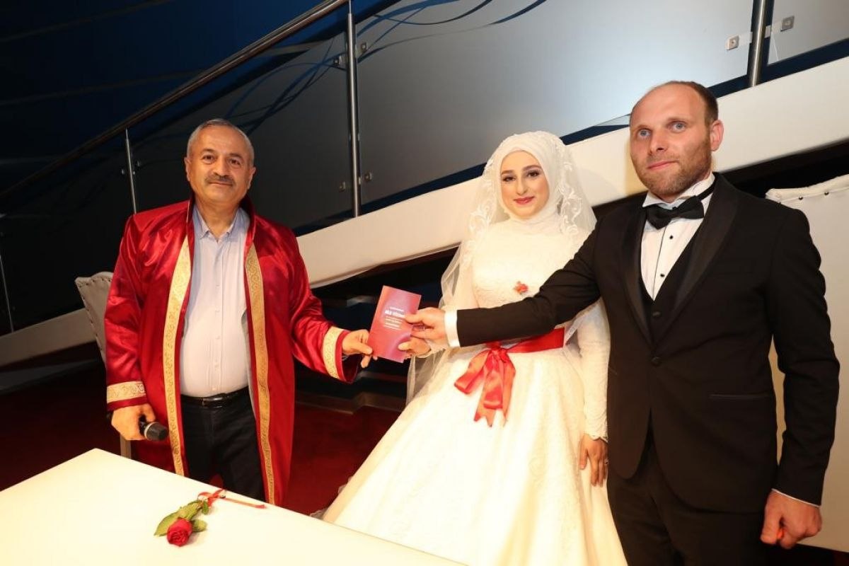 Kocaeli'de çiftler, nikah salonlarına akın etti