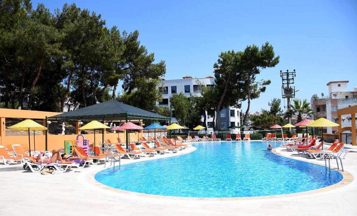 Kuşadası'nda Rus turist yoğunluğu, turizmcileri sevindirdi