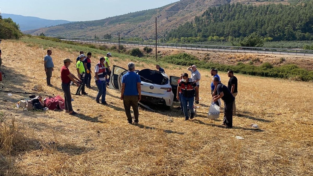 Osmaniye'de otomobil, bariyere çarpıp şarampole yuvarlandı