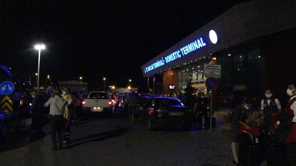 Trabzon Havalimanı'nda pist çatladı, uçuşlar iptal edildi