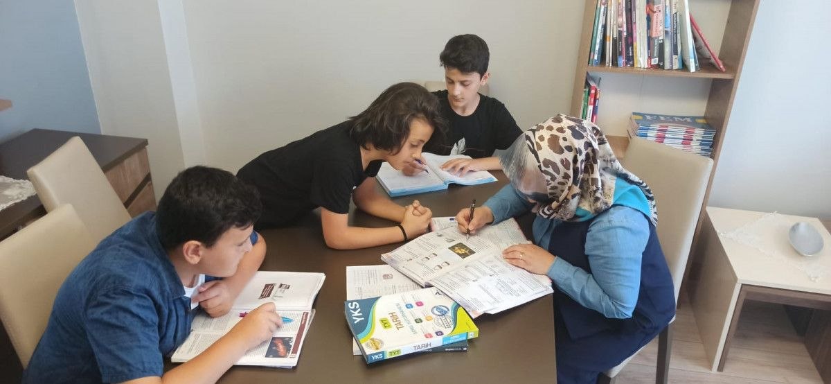 Kırıkkale'deki 3 çocuk annesinin 20 yıllık üniversite hayali gerçek oldu