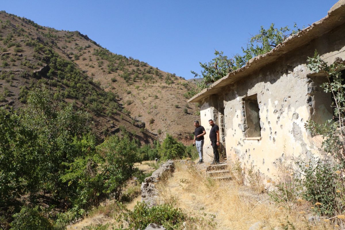 Hakkari'de terörden köyünü terk edenler, 150 araçla geri döndü