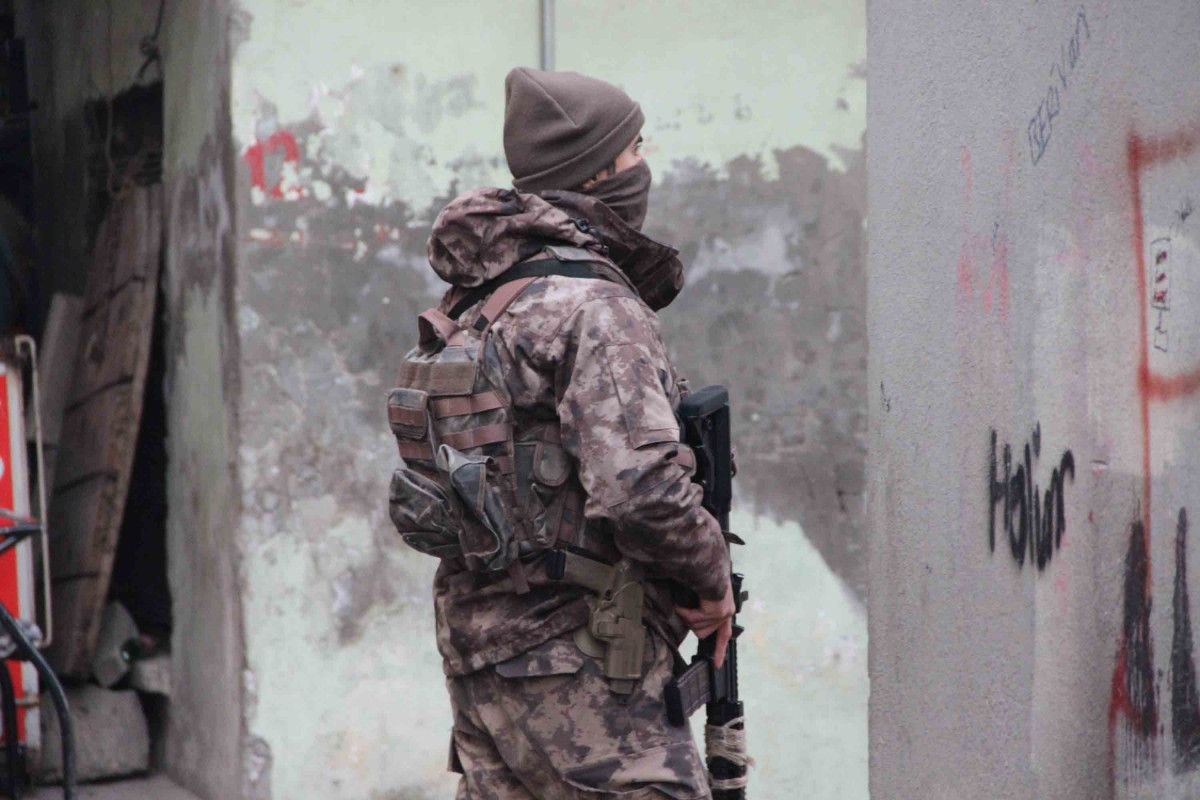 Diyarbakır'da bombalı eylem hazırlığındaki terörist yakalandı
