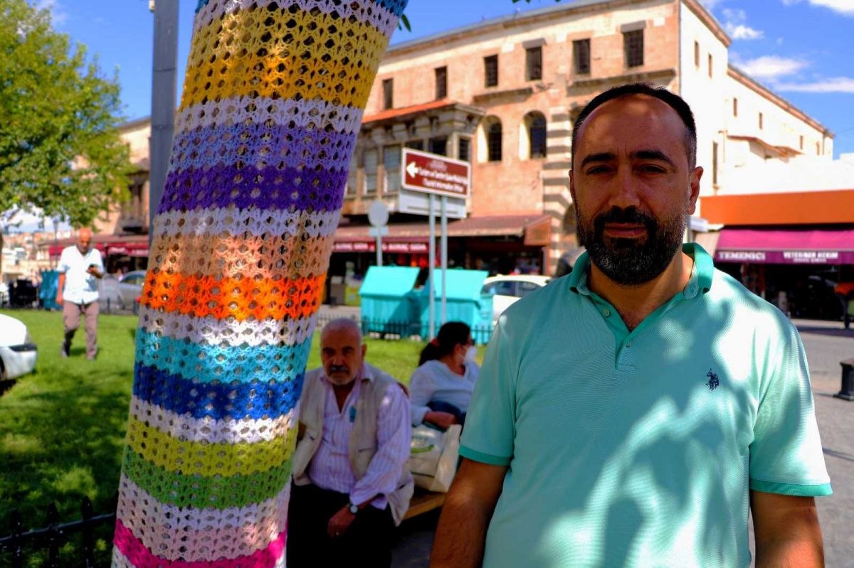Gaziantep'te ağaçlar örgüyle giydirildi