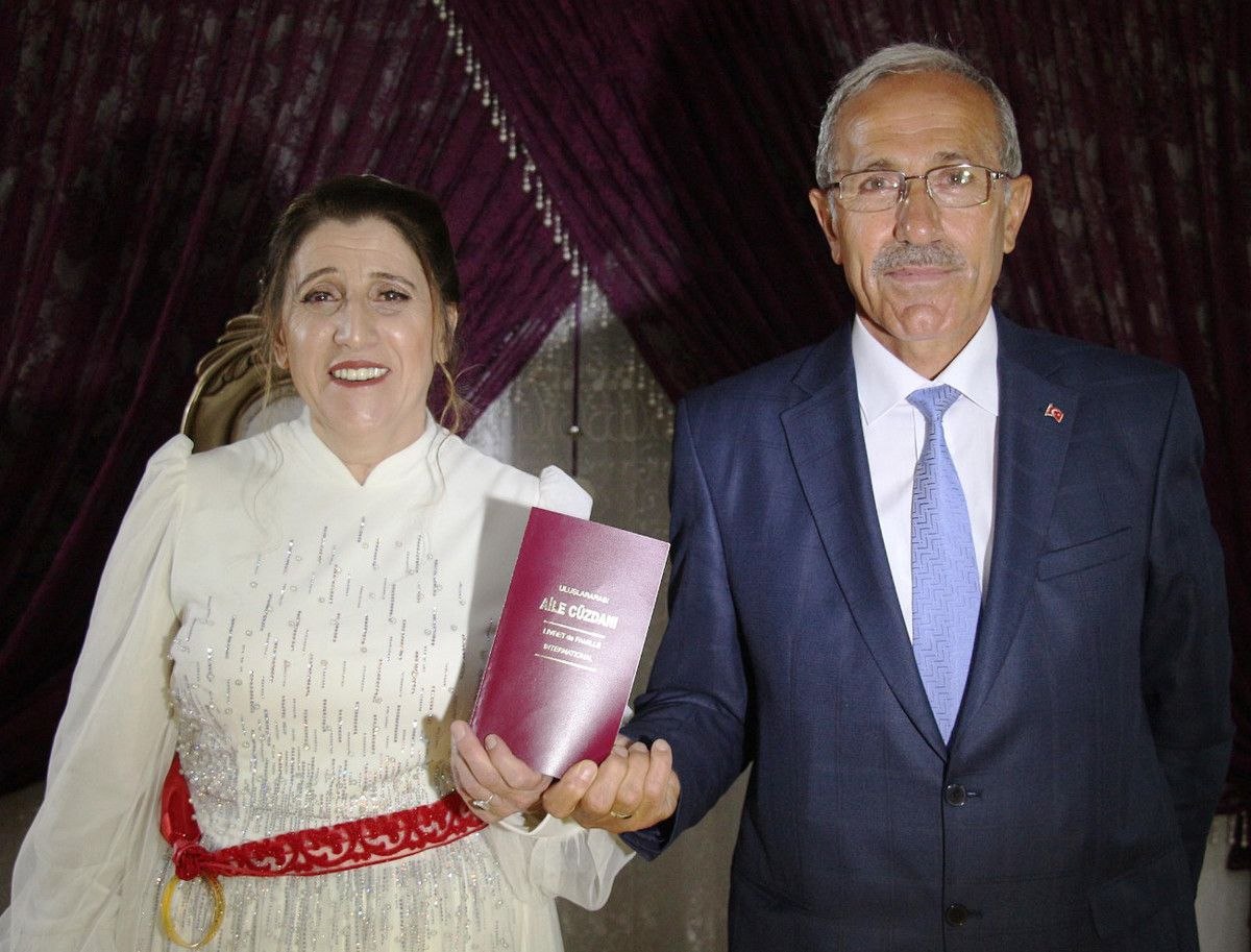 Erzurum'daki kadın, 60 yaşında dünyaevine girdi