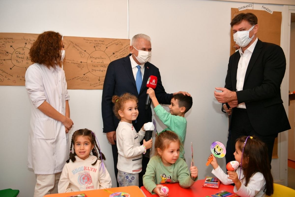 Binali Yıldırım'dan 'ne iş yapıyorsun' diye soran öğrenciye: İş arıyorum