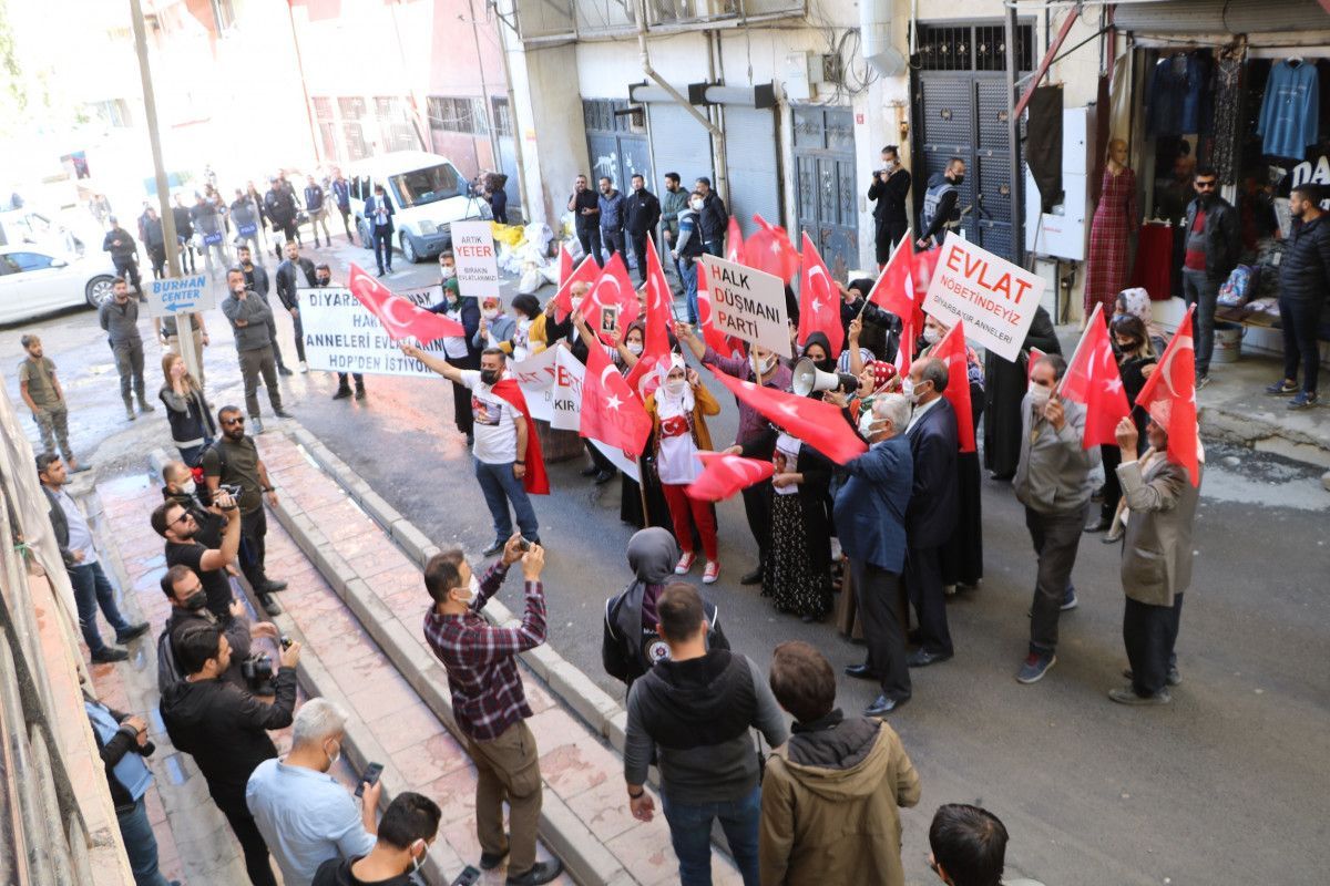 Diyarbakır'daki annelerden, Hakkari'deki evlat nöbeti eylemlerine destek
