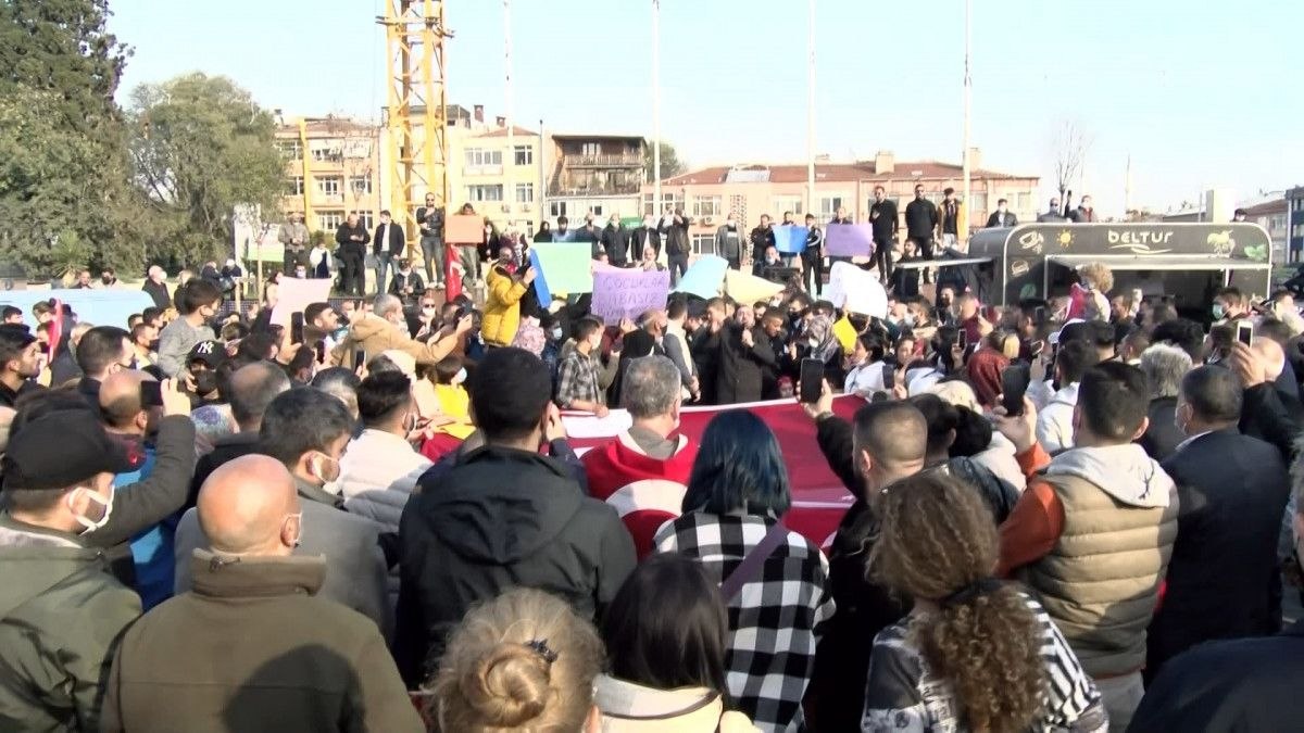 Pandemi izni biten mahkumlar, cezaevine dönmemek için eylem yaptı