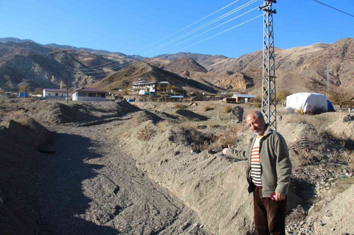 Erzurum'da taşkın korkusuyla yaşayan halk yardım istiyor