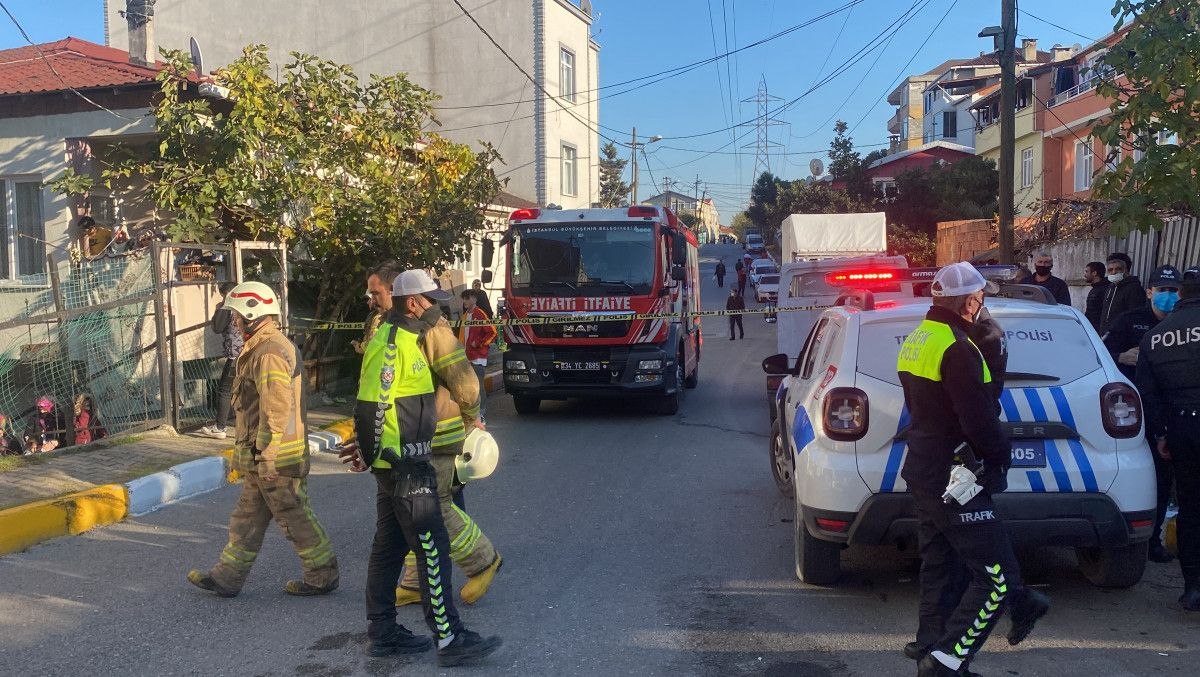 Sultanbeyli'de 5 çocuk, kaçırdıkları otomobille kaza yaptı