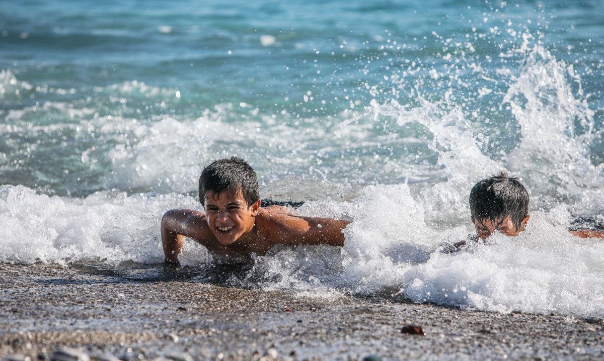 Antalya'da aralıkta deniz keyfi devam ediyor