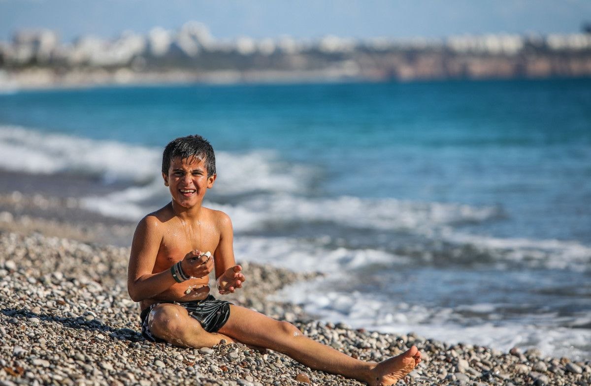 Antalya'da aralıkta deniz keyfi devam ediyor