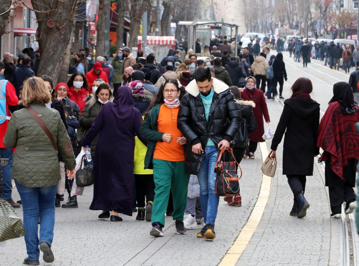 Eskişehir'de korona test kuyrukları uzadı