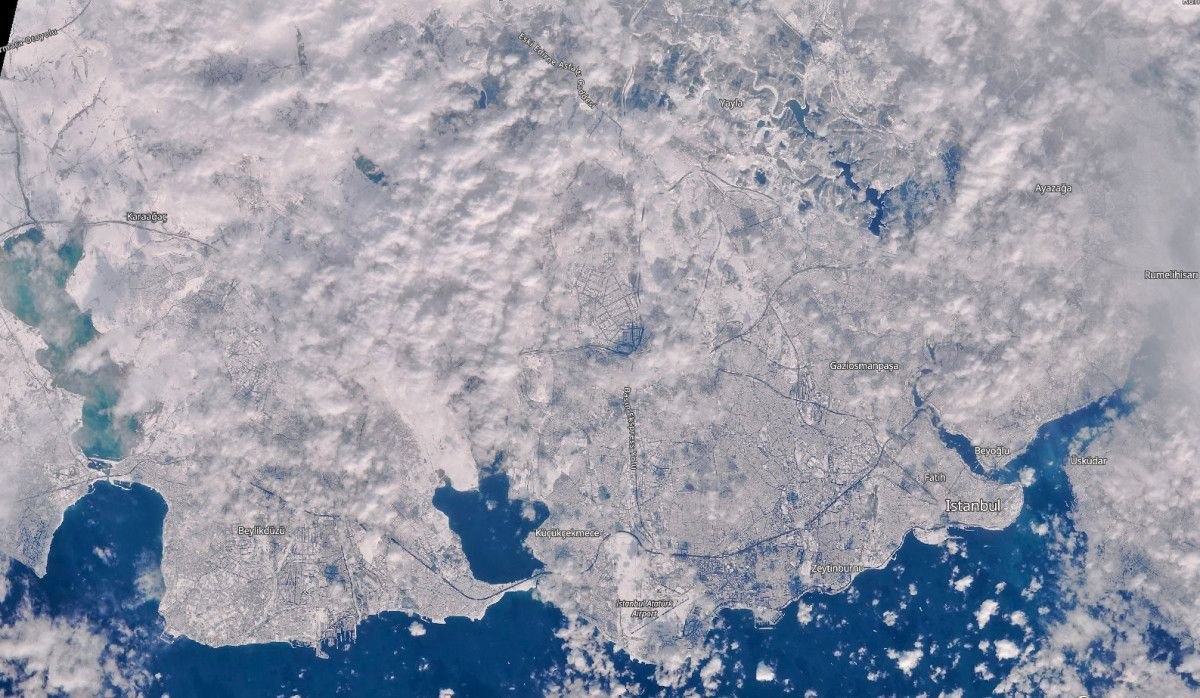 Eğirdir Gölü'nün buz tutmaya başladığı görüldü