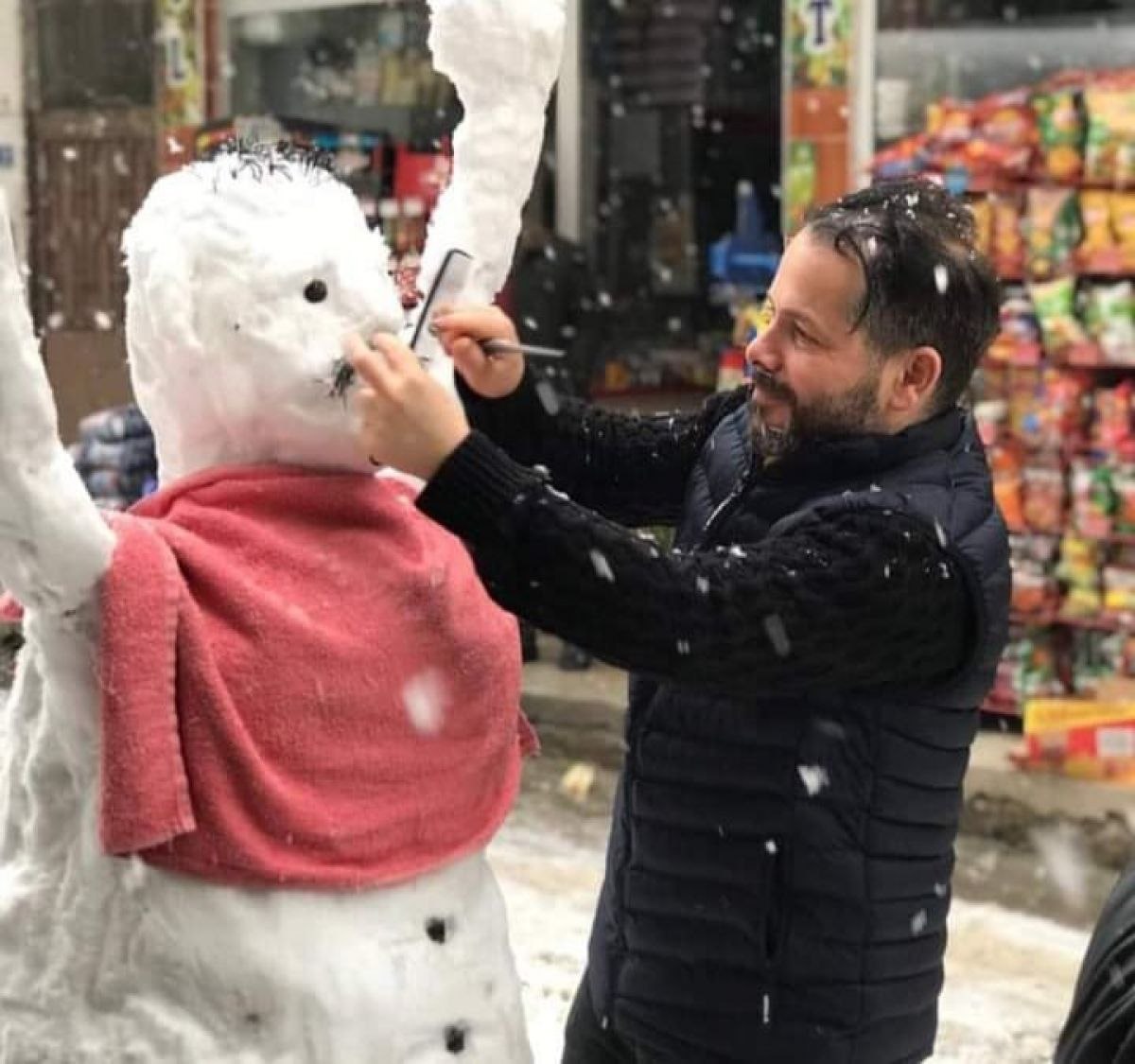 Ordu'da kardan adam sokak ortasında tıraş edildi