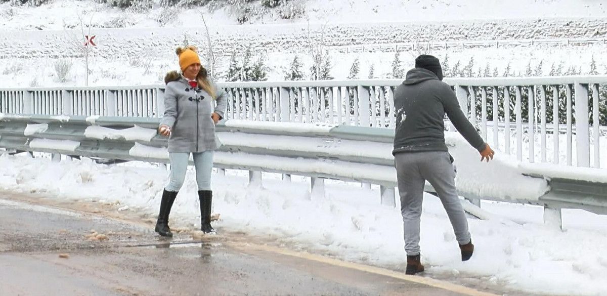 İzmir'in yüksek kesimlerinde kar yağışı