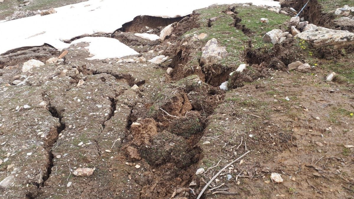 Van'da çığla gömülen evde bu kez heyelan riski oluştu