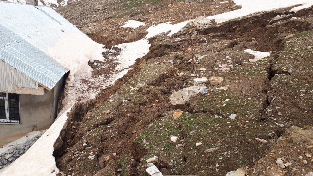 Van'da çığla gömülen evde bu kez heyelan riski oluştu