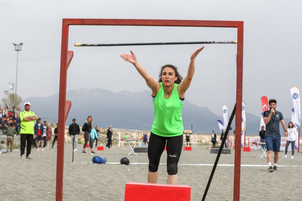 Van'da 'Survivor' formatlı yarışmada 46 genç yarıştı