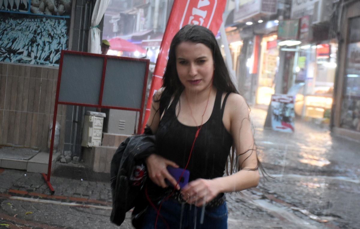 Edirne'de sağanak yağış etkili oldu