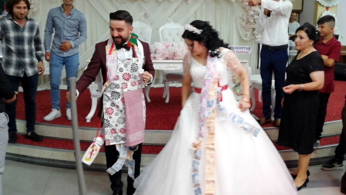 Samsun'da düğünde damada takılanlar davetlileri güldürdü