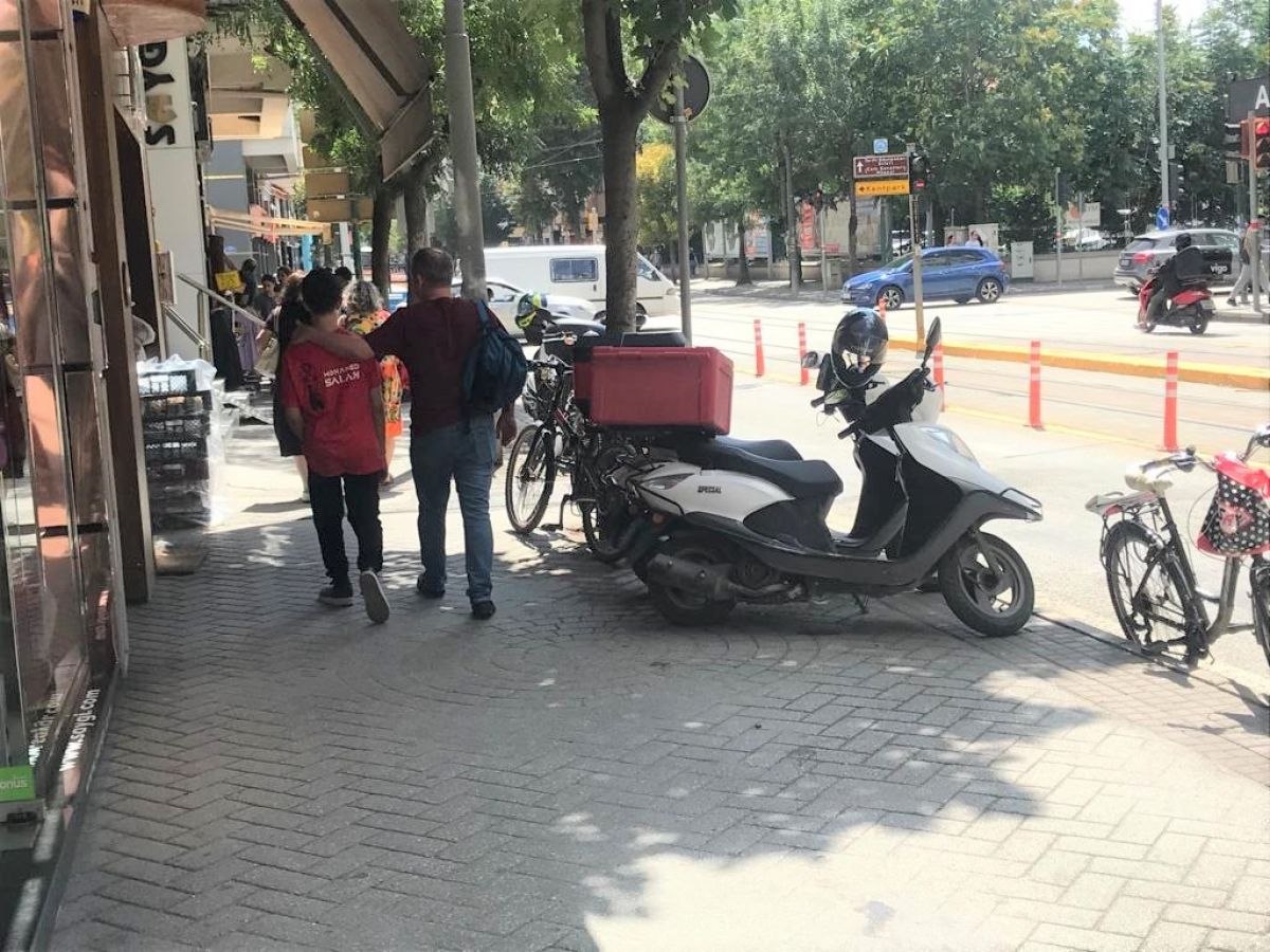 Eskişehir'de motosikletler yaya yolunu işgal etti