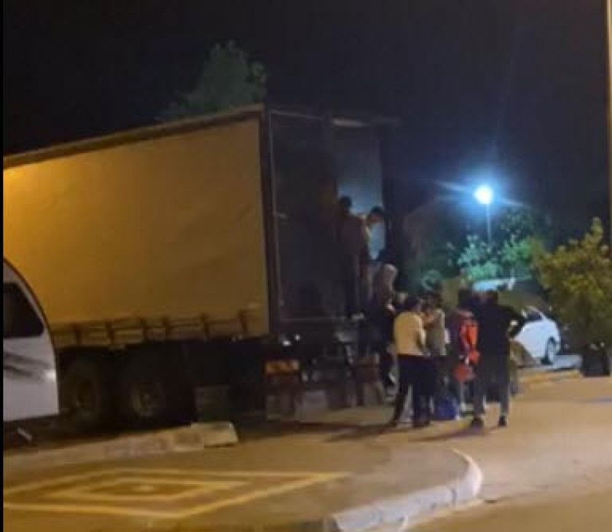 67 kaçak göçmen, Yunanistan'a getirildikleri söylenerek Marmaris'e bırakıldı