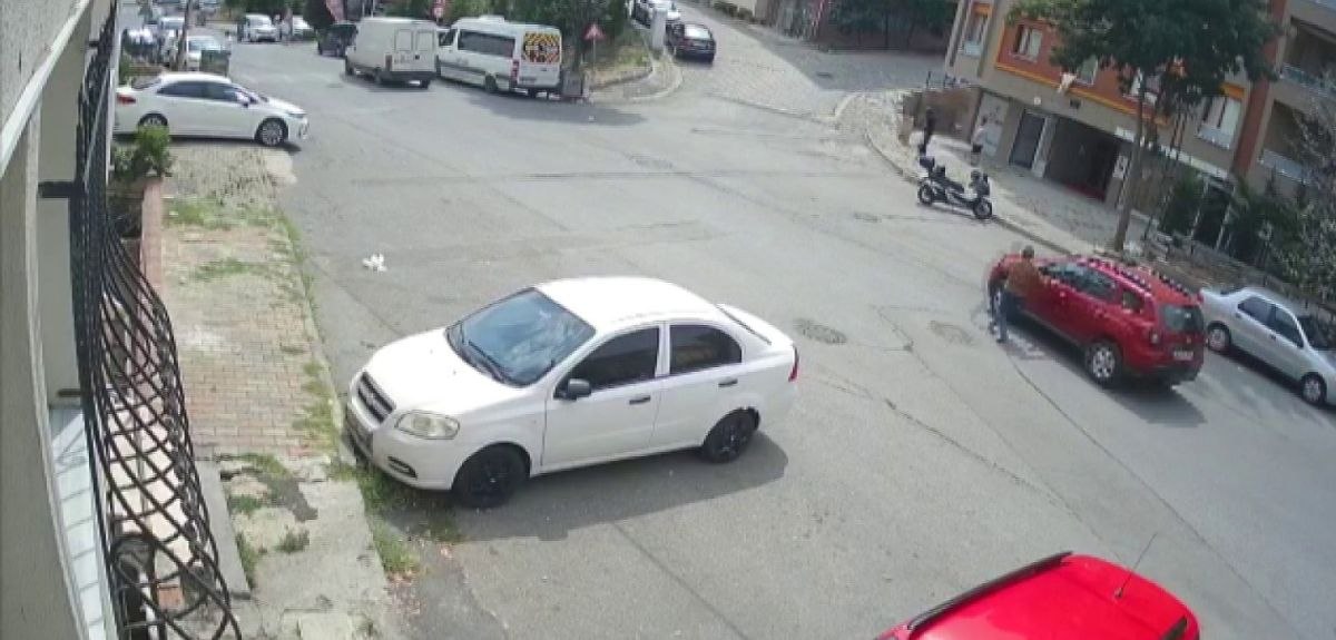 Ümraniye'de kayan cipi iterek durdurdu