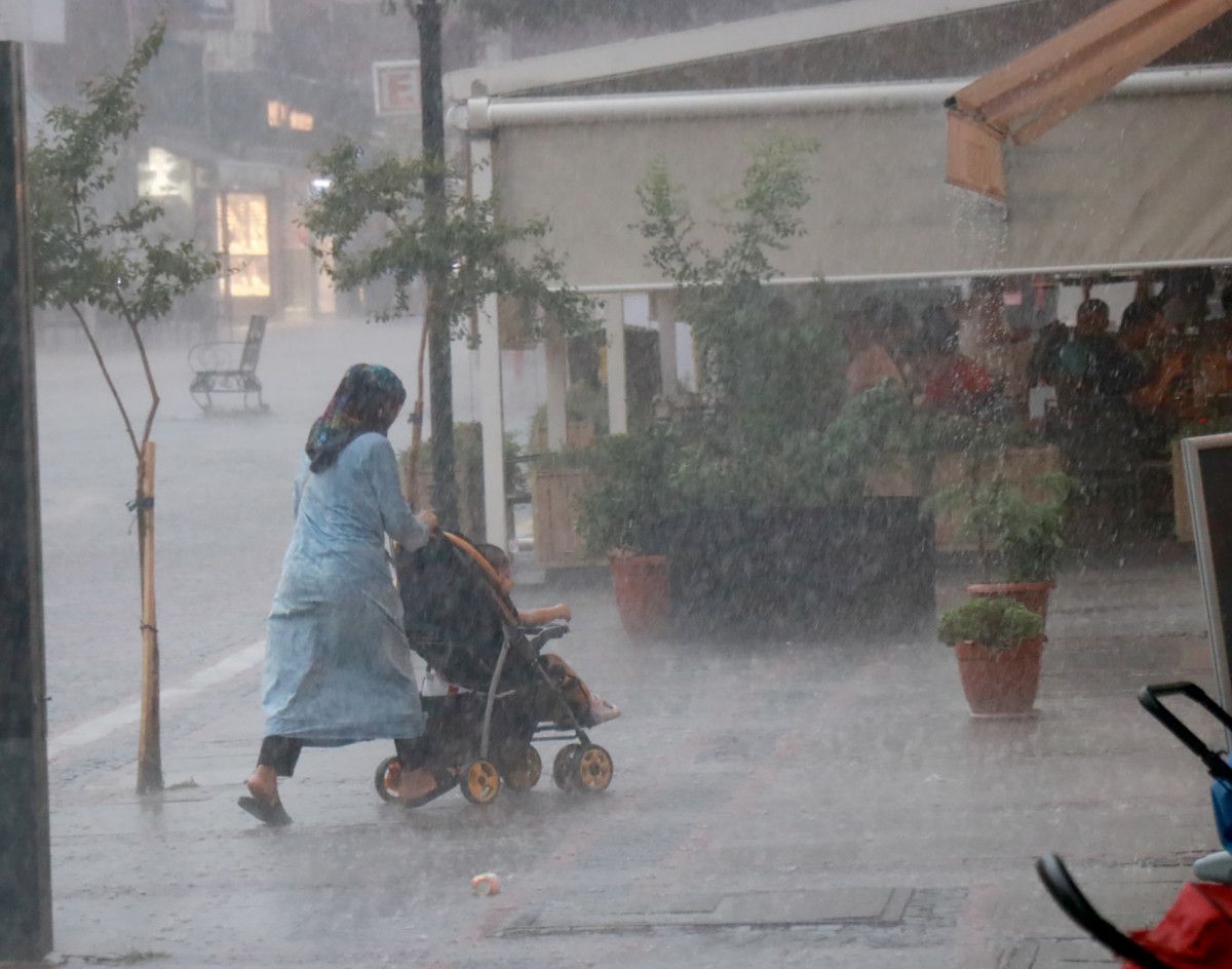 Edirne'de sağanak etkili oldu
