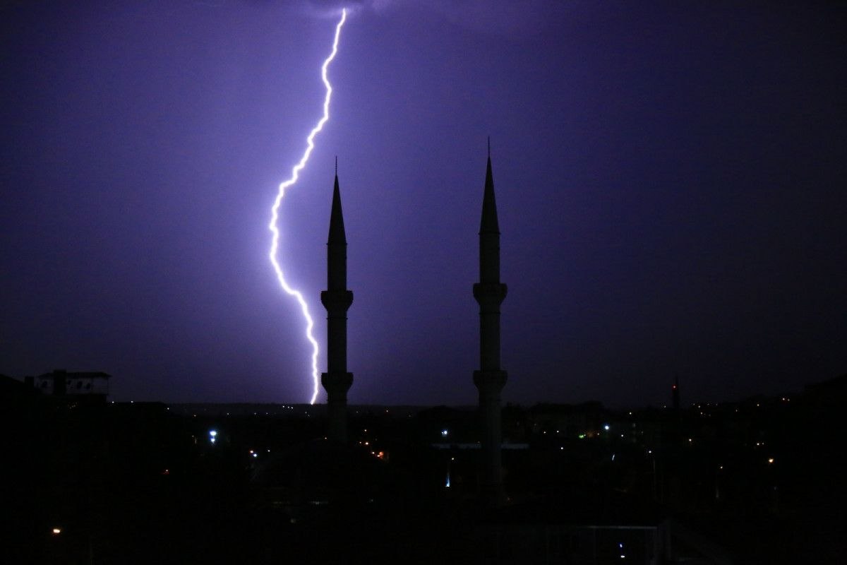 Malatya'da şimşekli gece