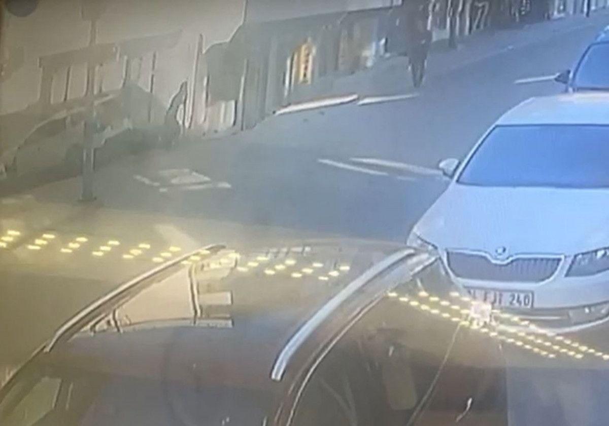 Sancaktepe'de hırsız ve polis kovalamacası, kazayla sonuçlandı
