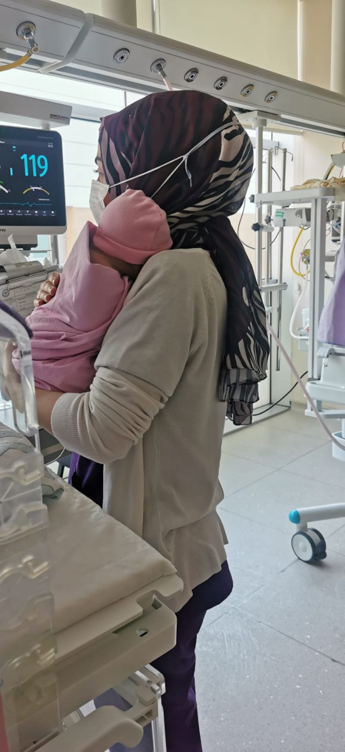 Konya'da sokağa bırakılan bebeğin tedavisi devam ediyor