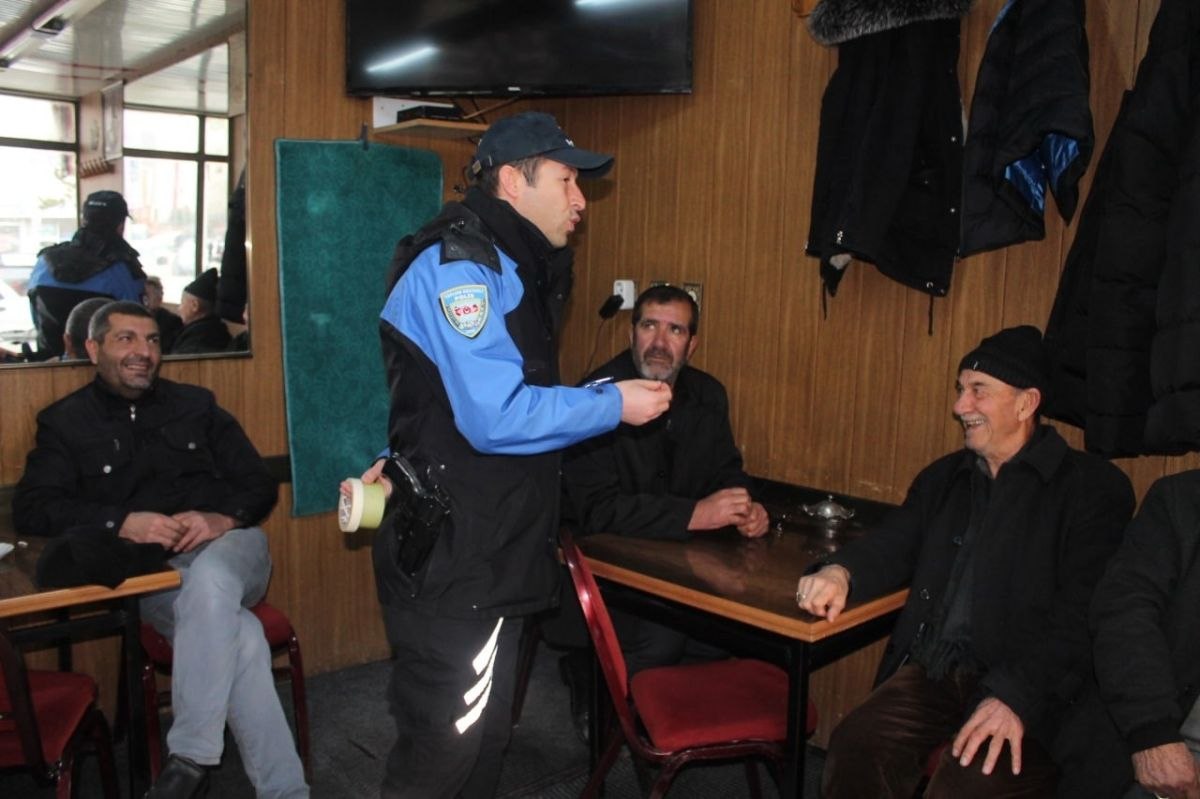 Bayburt'ta polisler kahvehaneleri gezerek vatandaşları uyardı