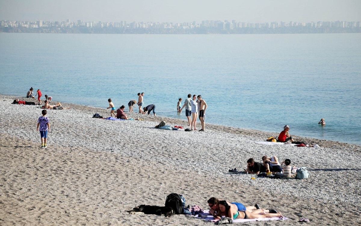 Antalya'da ocak ayında denize girdiler