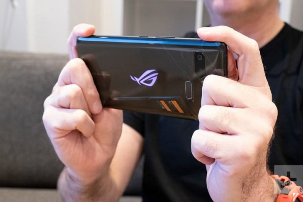 Asus'un oyun telefonu ROG Phone 2 bu yıl tanıtılacak