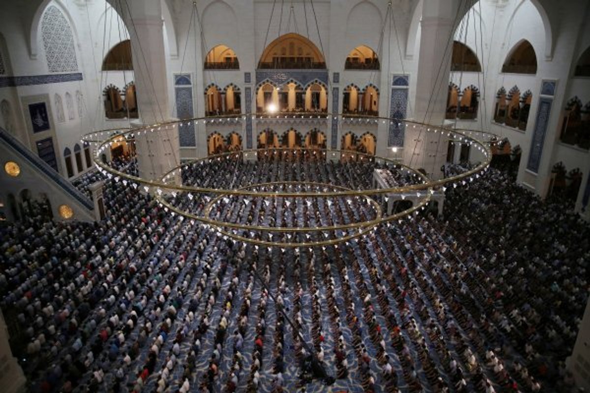 Büyük Çamlıca Camii, Kadir Gecesi'nde doldu taştı