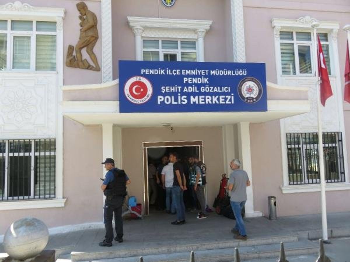 Hamile kadının bulunduğu araca saldıranlar adliyeye sevk edildi