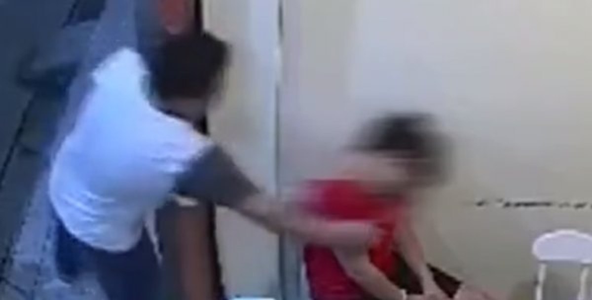 Çinli sapık uyuyan kasiyeri taciz etti