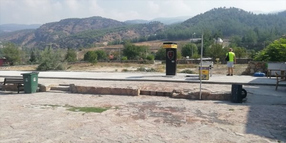 Pamukkale'de kaçak ahşap yapılar kaldırıldı
