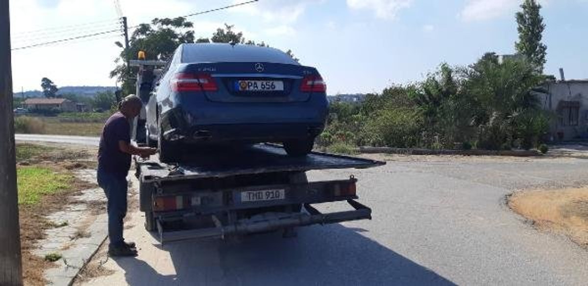 Makam aracı giden başkan eşekle yoluna devam etti