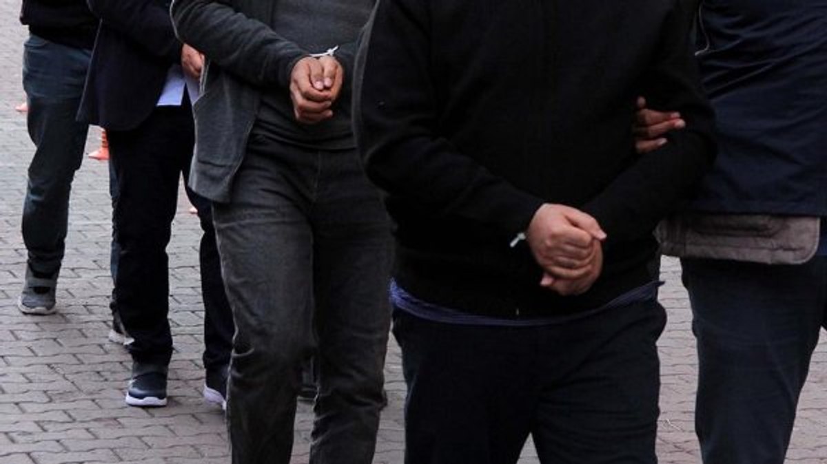 Sosyal medyada kara propaganda yapan 24 kişi tutuklandı