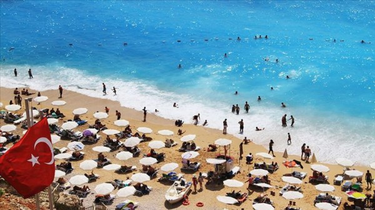 Turistler 9 ayda 5.1 milyar dolarlık yemek yedi