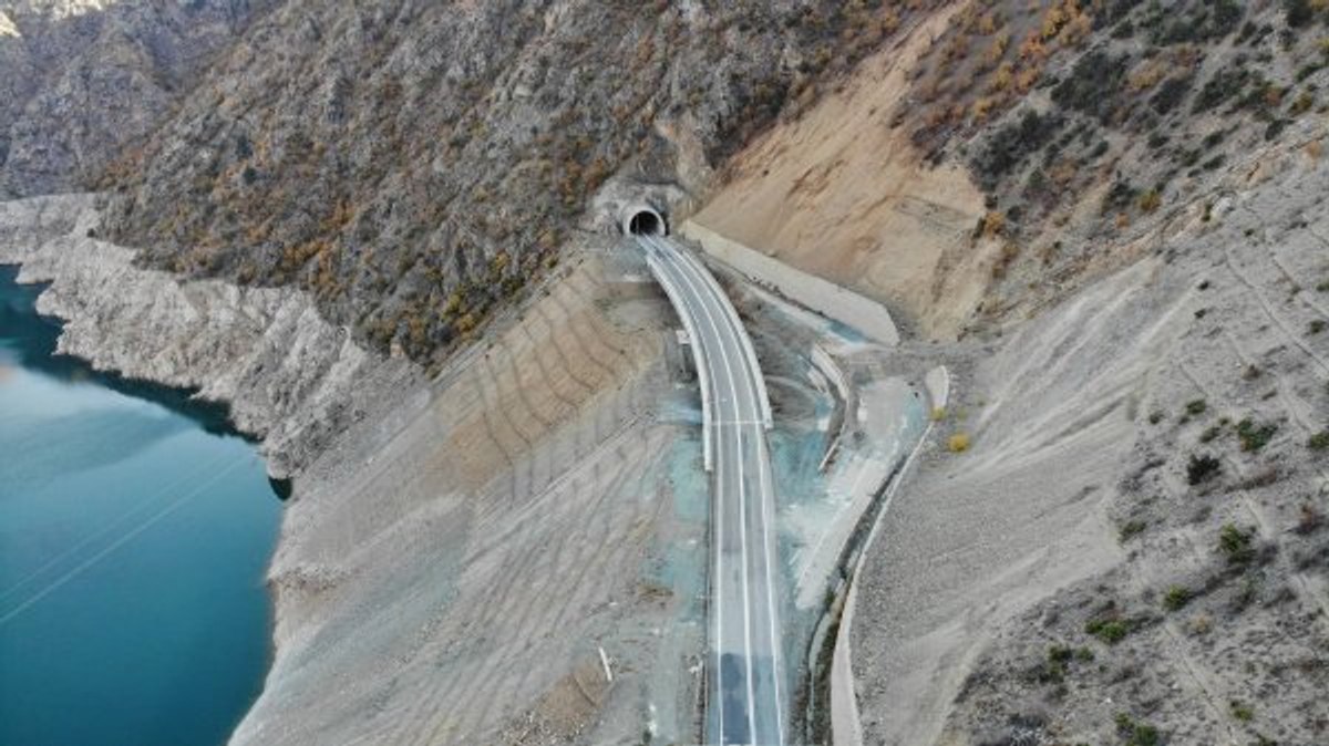 Yusufeli ilçesine ulaşım tünellerle sağlanıyor