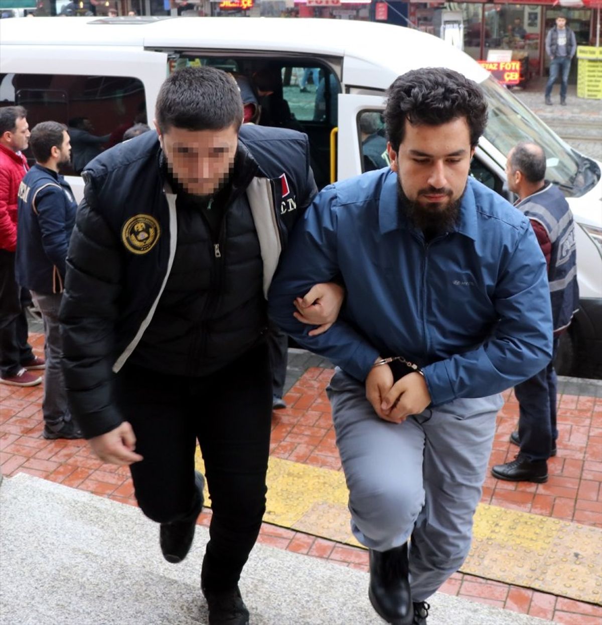 Kocaeli'de 8 El Kaide şüphelisi yakalandı