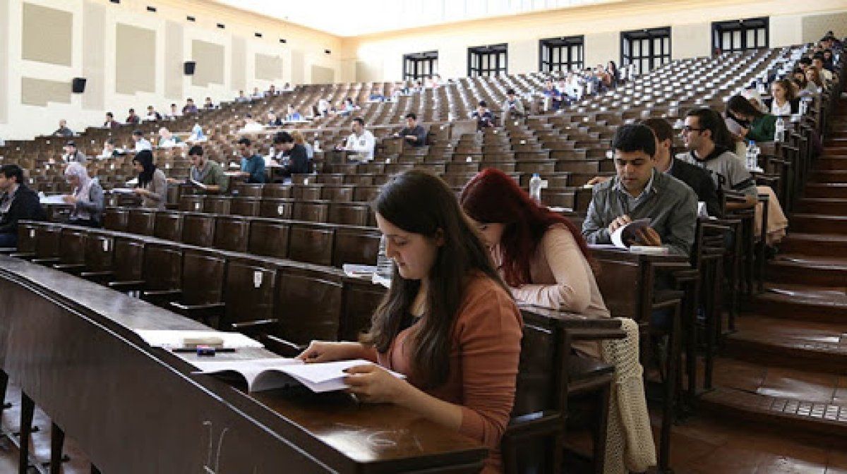 Bakan Kasapoğlu: Burslar ve kredilerde kesinti olmayacak