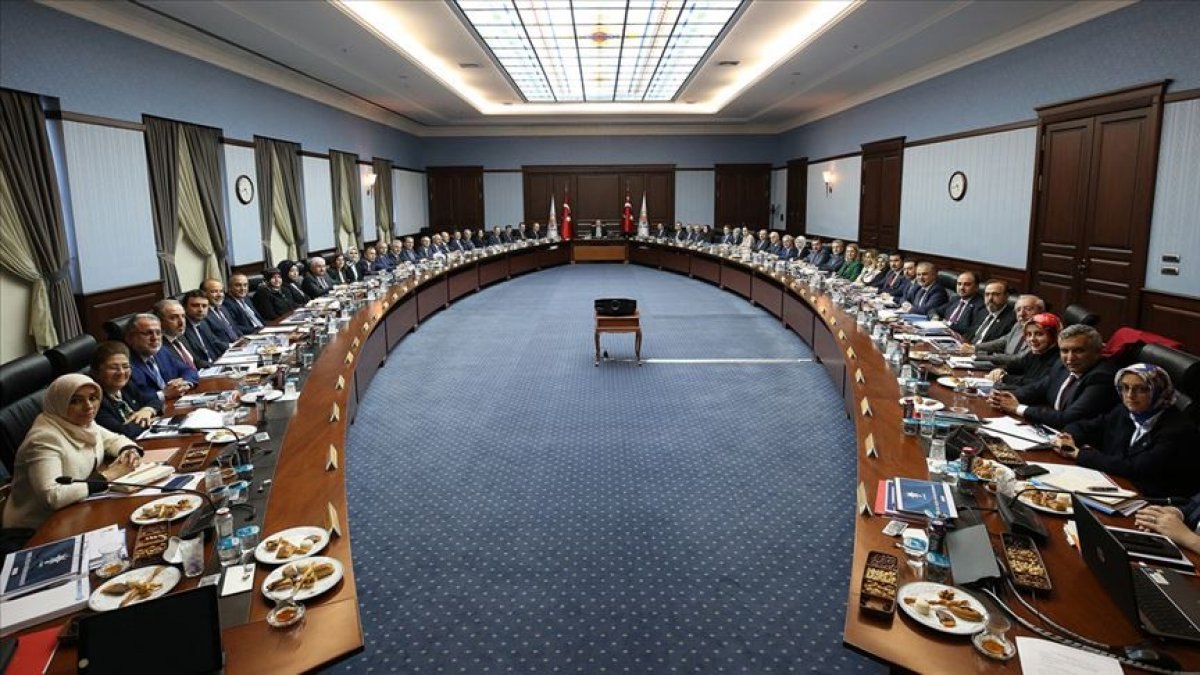 AK Parti'de MYK ve MKYK toplantıları ertelendi