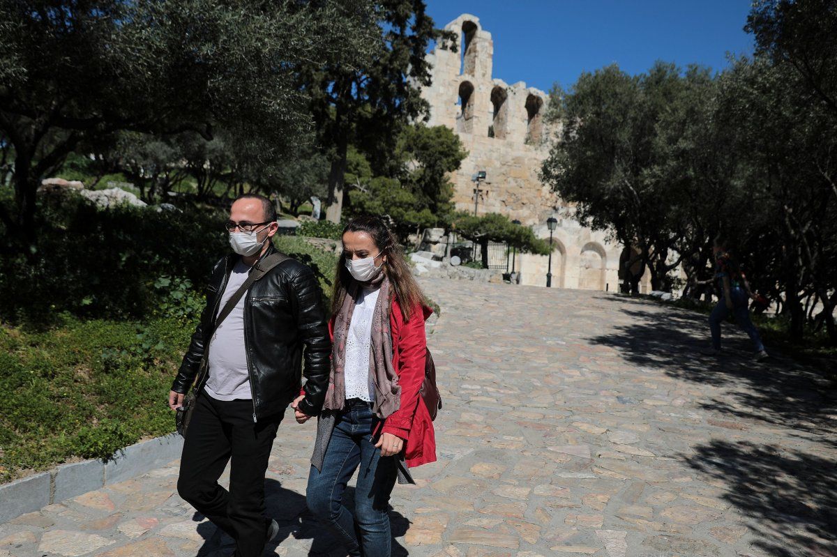 Yunanistan tüm plaj ve kayak merkezlerini kapatıyor